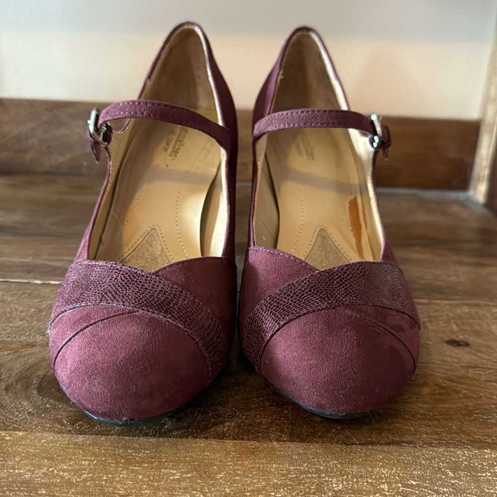 Size 9 maroon suede Mary Jane naturalizer pumps